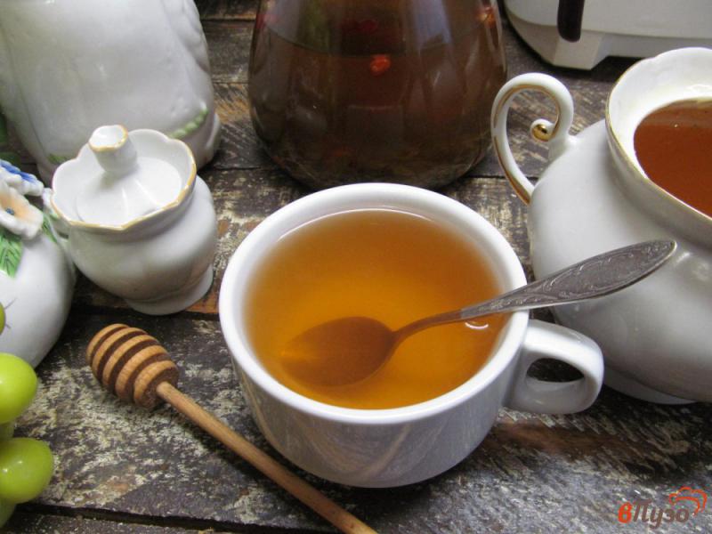Фото приготовление рецепта: Сливовый чай с клюквой шаг №6