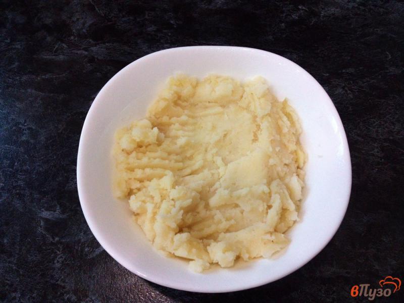 Фото приготовление рецепта: Картофельное пюре с майонезом и луком шаг №8