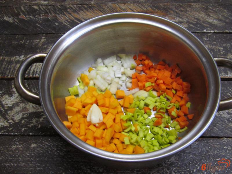 Фото приготовление рецепта: Овощной суп с горошком и ветчиной шаг №1