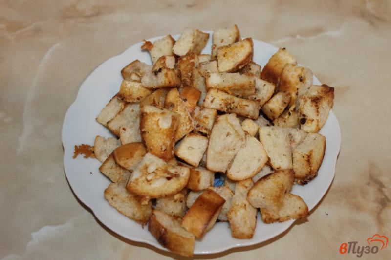 Фото приготовление рецепта: Салат со свининой и сухариками шаг №5