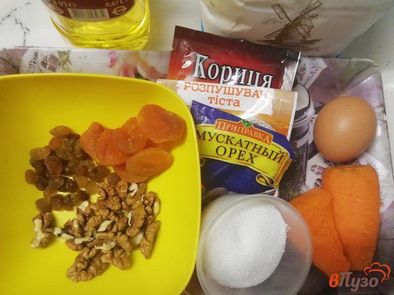 Фото приготовление рецепта: Тыквенно-морковные кексы с орехами и сухофруктами шаг №1