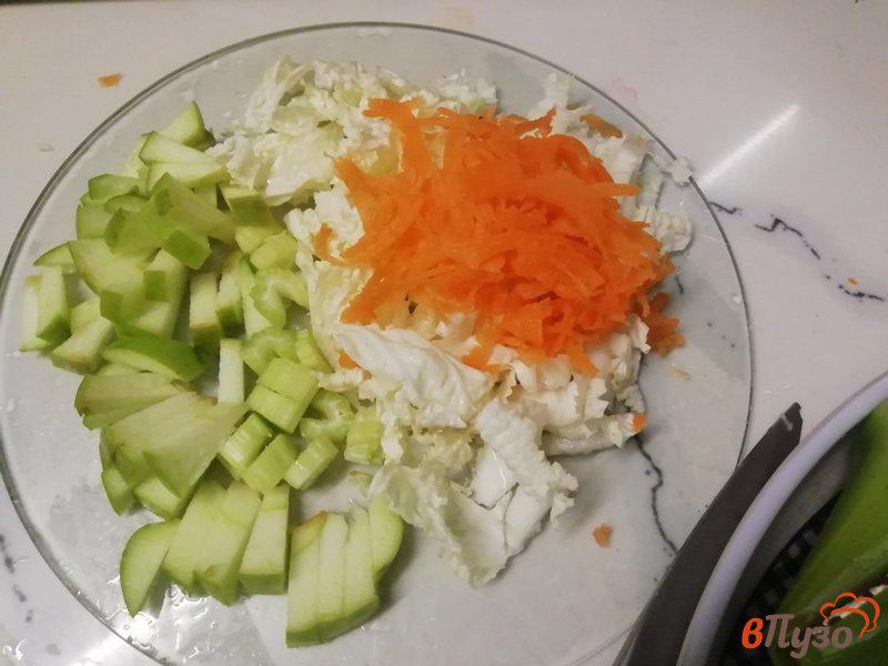 Фото приготовление рецепта: Овощной салат с добавлением мака шаг №2