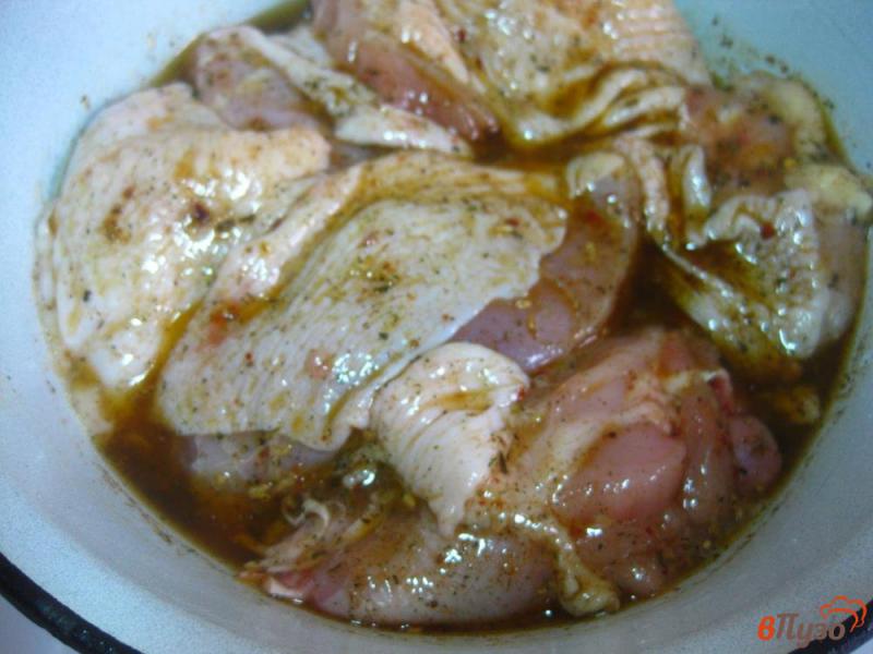 Фото приготовление рецепта: Куриные окорочка запеченные в маринаде шаг №3