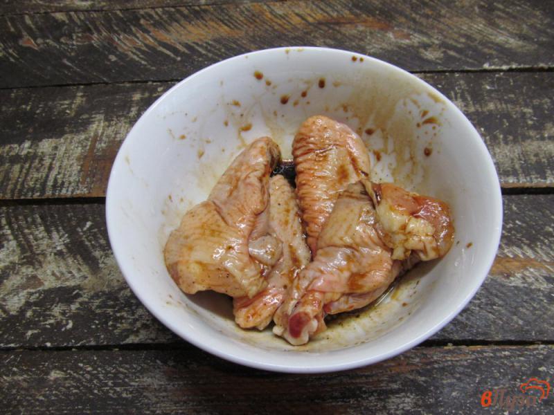 Фото приготовление рецепта: Куриные крылья с гарниром из свеклы в мультиварке шаг №2