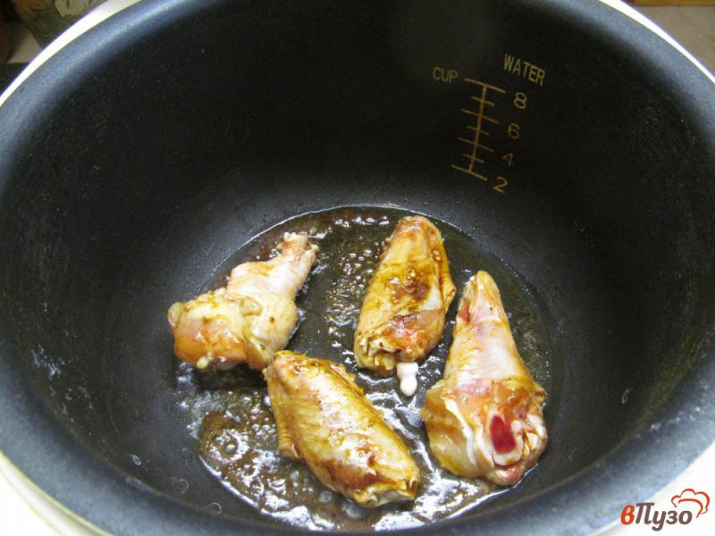 Фото приготовление рецепта: Куриные крылья с гарниром из свеклы в мультиварке шаг №3