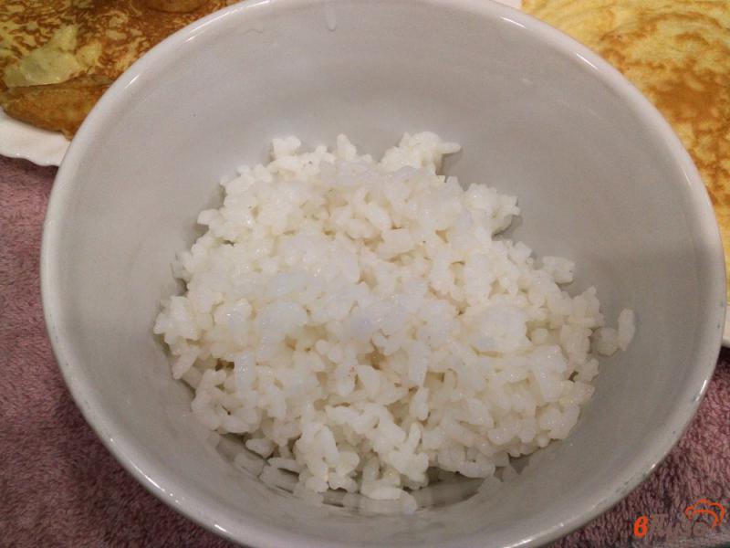 Фото приготовление рецепта: Блины с рисово-овощной начинкой шаг №9