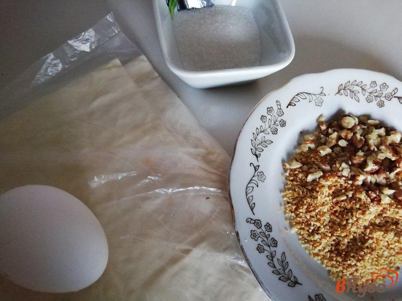 Фото приготовление рецепта: Розочки из лаваша с ореховым безе шаг №1