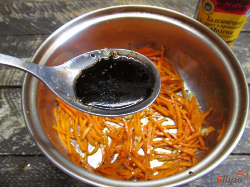 Фото приготовление рецепта: Салат из моркови с брынзой и специями шаг №5