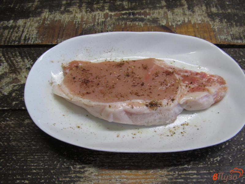 Фото приготовление рецепта: Свиной стейк с тыквой и горошком шаг №2