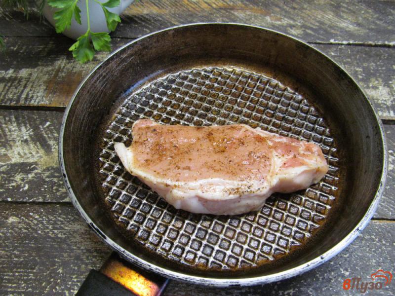 Фото приготовление рецепта: Свиной стейк с тыквой и горошком шаг №5