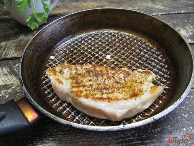 Фото приготовление рецепта: Свиной стейк с тыквой и горошком шаг №6