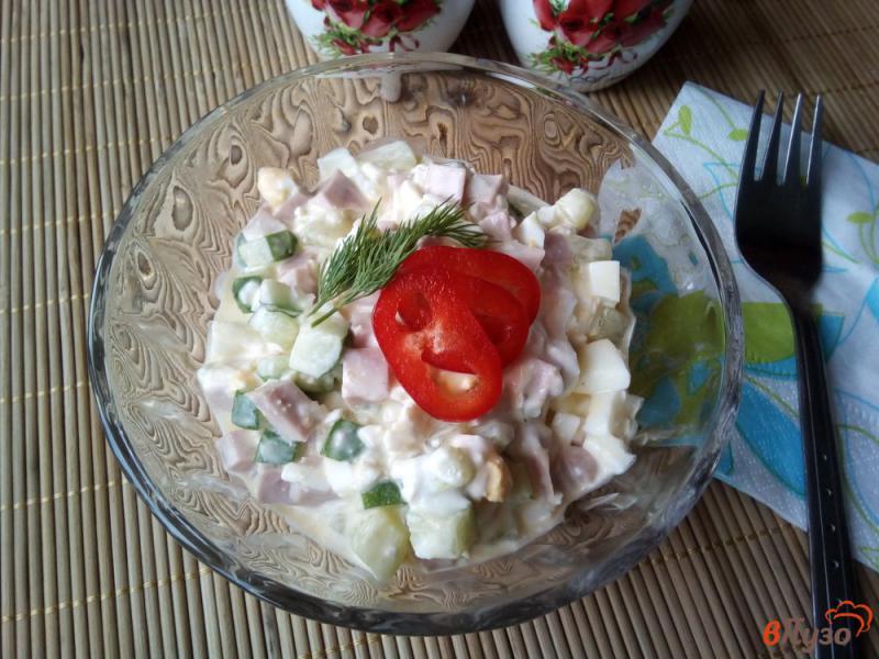 Фото приготовление рецепта: Салат из огурца и колбасы шаг №6