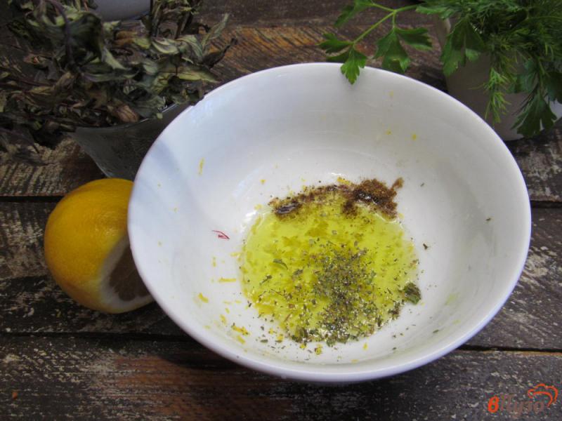 Фото приготовление рецепта: Салат из кус-куса с овощами и моцареллой шаг №2