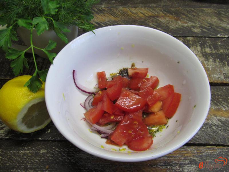 Фото приготовление рецепта: Салат из кус-куса с овощами и моцареллой шаг №4