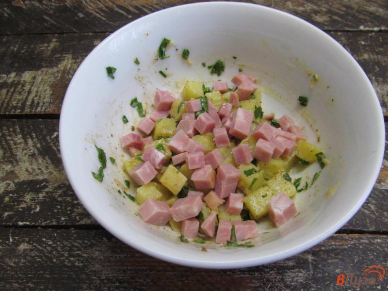 Фото приготовление рецепта: Картофельный салат с ветчиной и помидором шаг №3