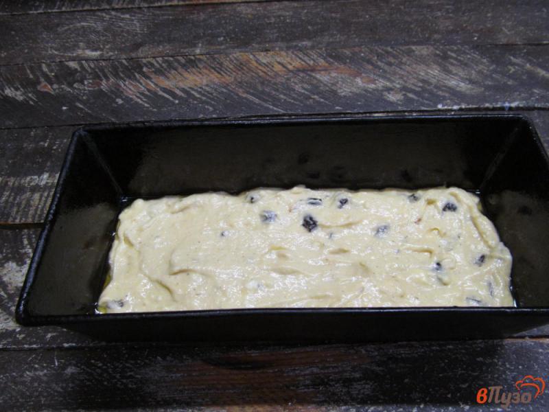 Фото приготовление рецепта: Пирог с брынзой и черносливом шаг №7