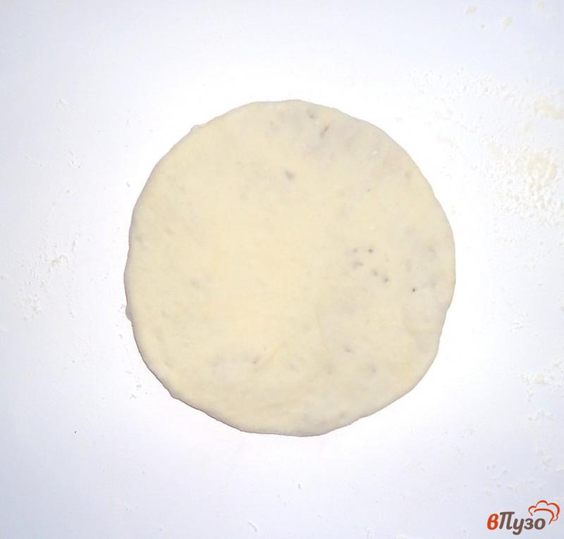 Фото приготовление рецепта: Постные лепёшки с фасолью и орехами шаг №9