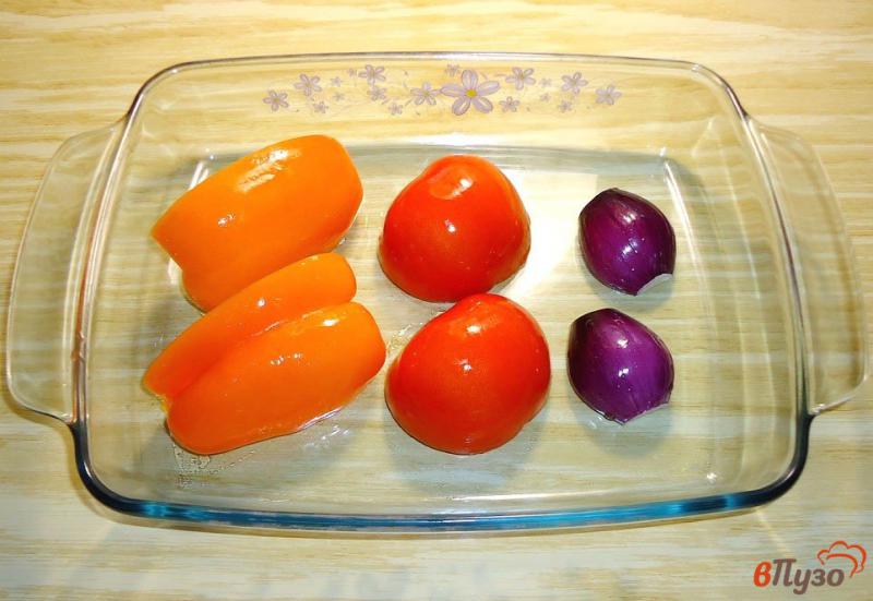 Фото приготовление рецепта: Салат из кус-куса, овощей, крабовых палочек и оливок шаг №1