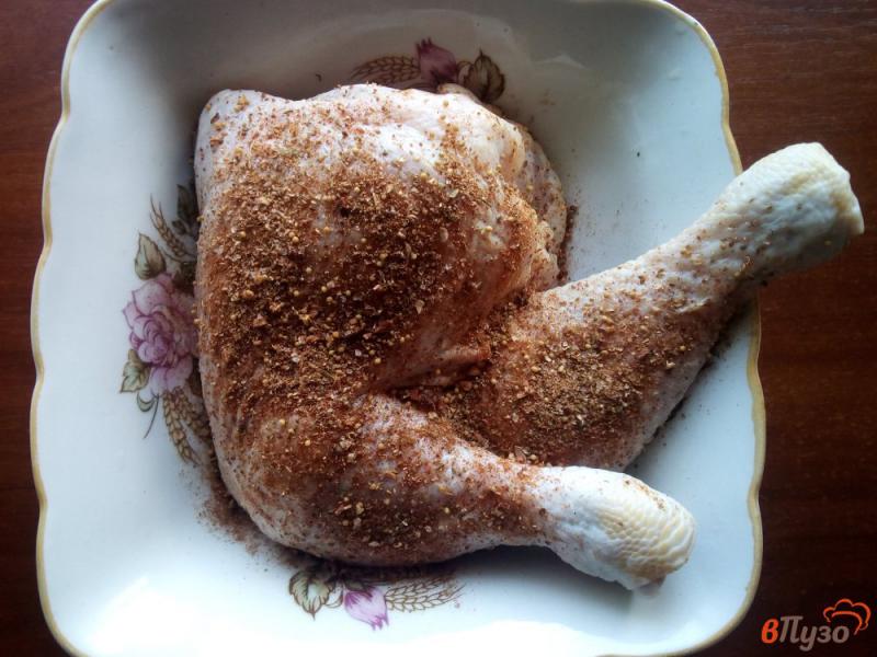 Фото приготовление рецепта: Куриные окорочка с картофелем в духовке шаг №1