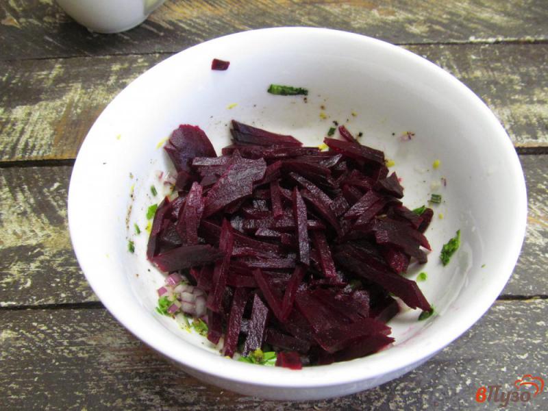 Фото приготовление рецепта: Пряный свекольный салат шаг №5