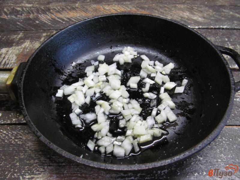 Фото приготовление рецепта: Салат с жареными грибами и ветчиной шаг №1