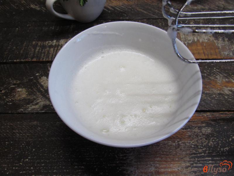 Фото приготовление рецепта: Воздушный омлет с сыром и ветчиной шаг №3