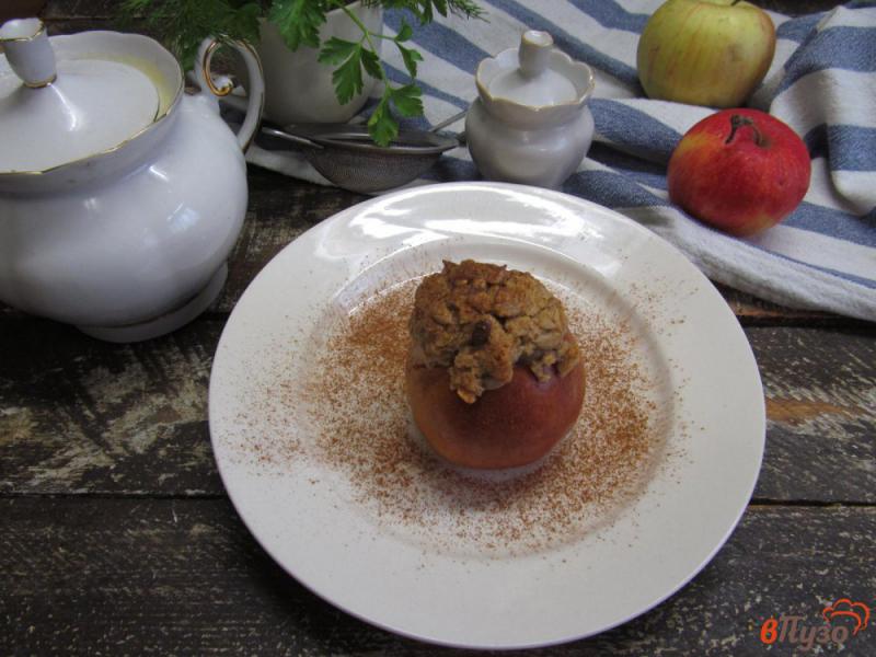 Фото приготовление рецепта: Фаршированные яблоки сухофруктами и овсянкой шаг №8