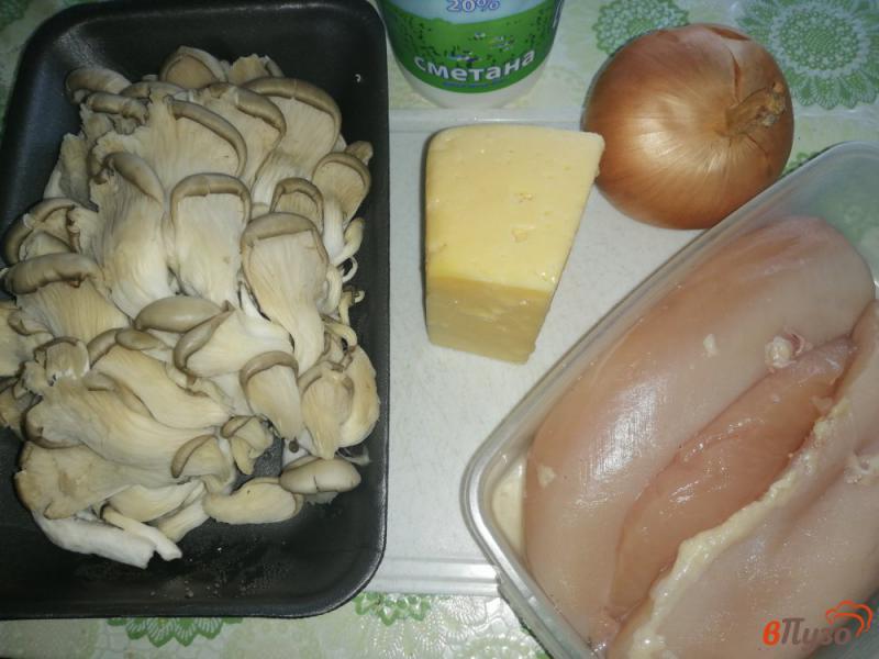 Фото приготовление рецепта: Куриное филе с вешенками в сметанном соусе шаг №1