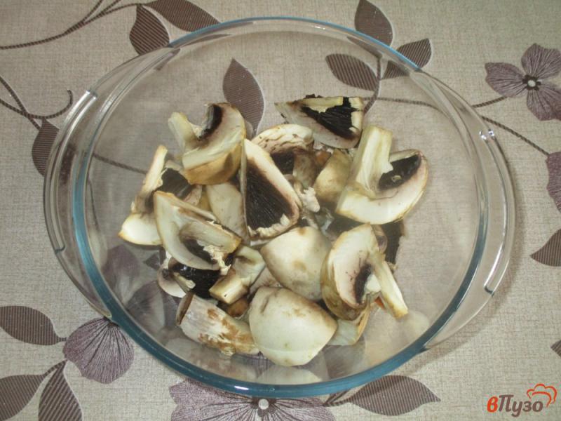 Фото приготовление рецепта: Утка запеченная в духовке, фаршированная грибами шаг №1