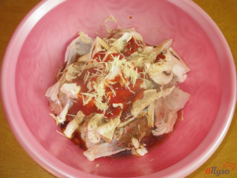 Фото приготовление рецепта: Курица на шпажках с шампиньонами в духовке шаг №3