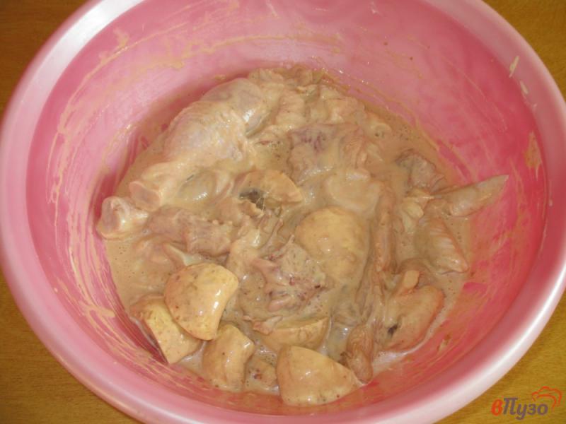 Фото приготовление рецепта: Курица на шпажках с шампиньонами в духовке шаг №4