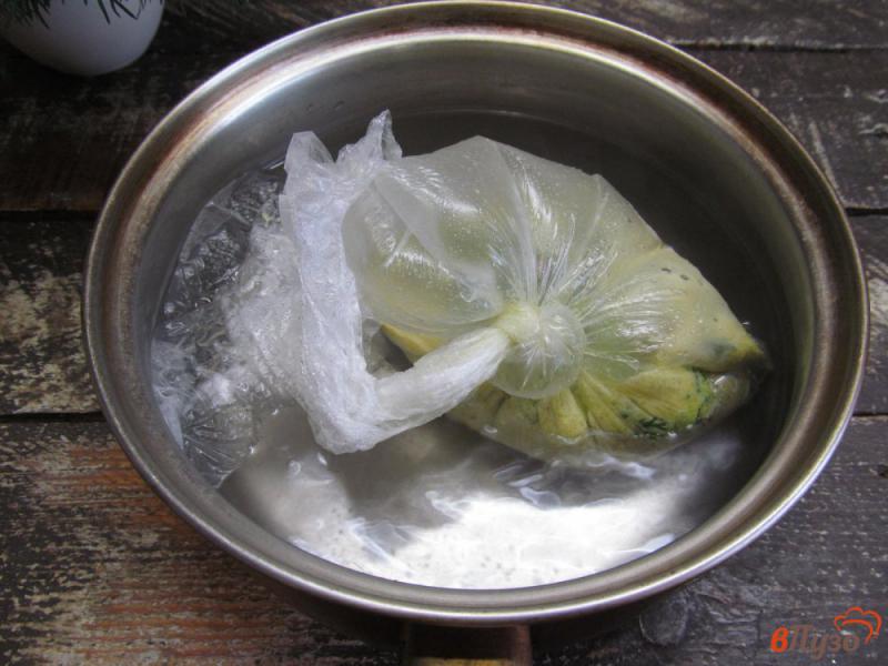 Фото приготовление рецепта: Омлет с брокколи в пакете шаг №6