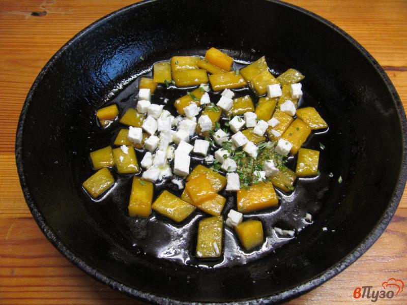 Фото приготовление рецепта: Блины с начинкой из тыквы и сыром фета шаг №6