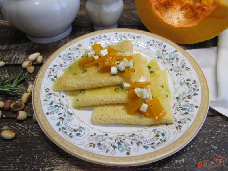 Фото приготовление рецепта: Блины с начинкой из тыквы и сыром фета шаг №7