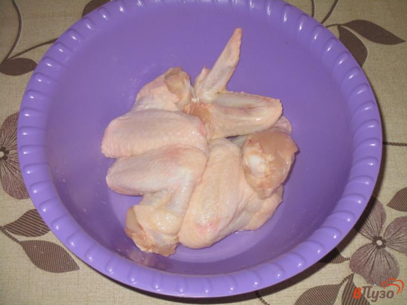 Фото приготовление рецепта: Куриные крылья запеченные с аджикой шаг №1