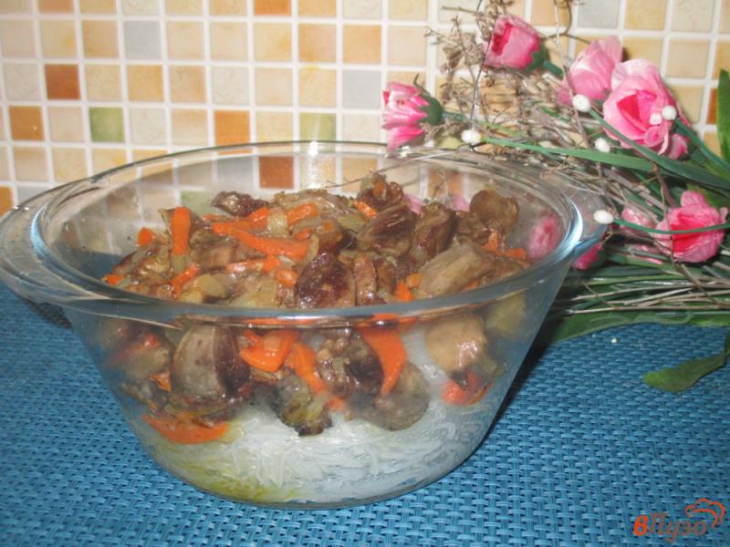 Фото приготовление рецепта: Фунчоза с утиными субпродуктами шаг №7