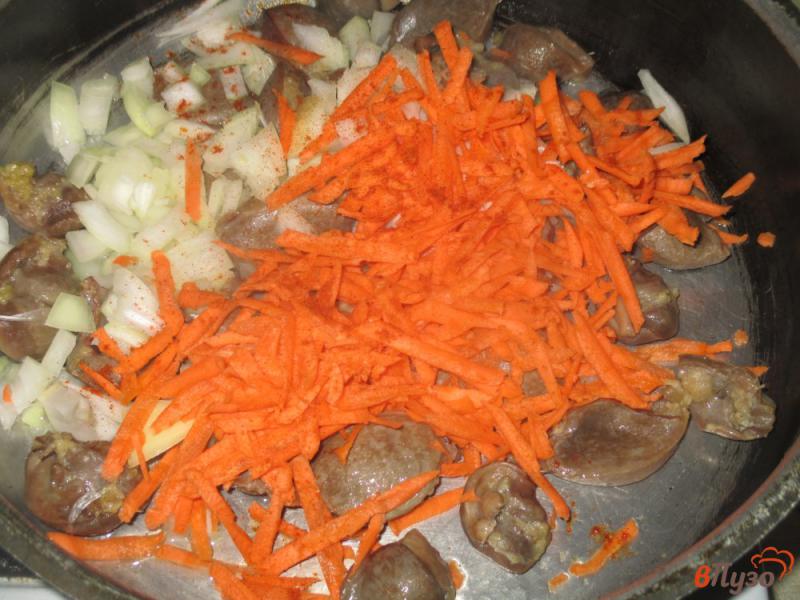 Фото приготовление рецепта: Рагу из утиных желудков и картофеля шаг №2