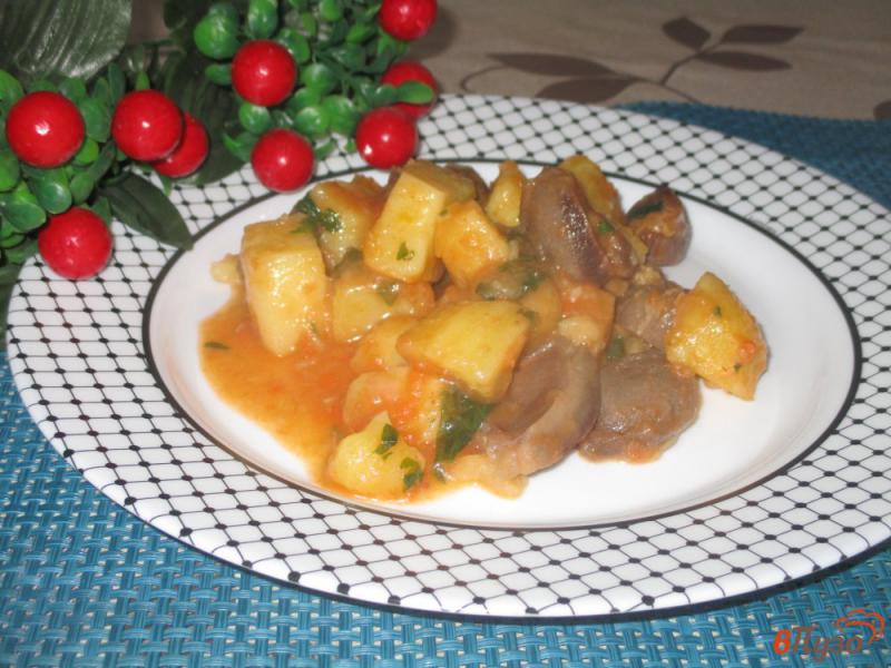Фото приготовление рецепта: Рагу из утиных желудков и картофеля шаг №6