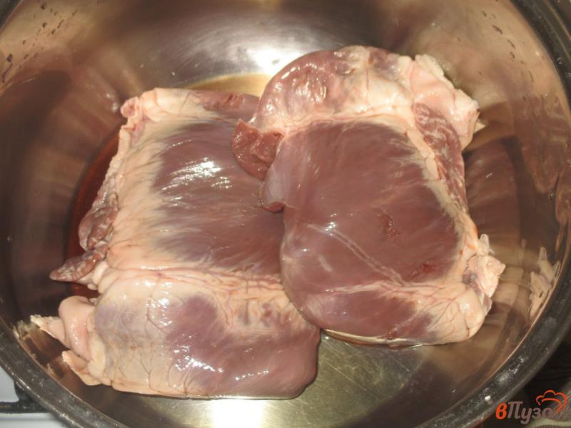 Фото приготовление рецепта: Свиное сердце в сливочном соусе шаг №1