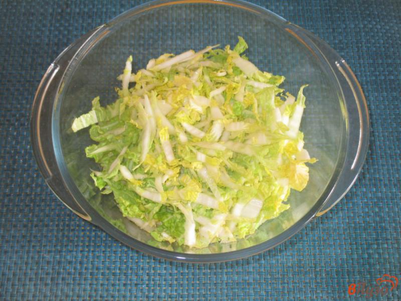 Фото приготовление рецепта: Салат из редьки и пекинской капусты шаг №1