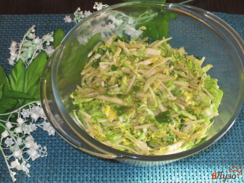 Фото приготовление рецепта: Салат из редьки и пекинской капусты шаг №5