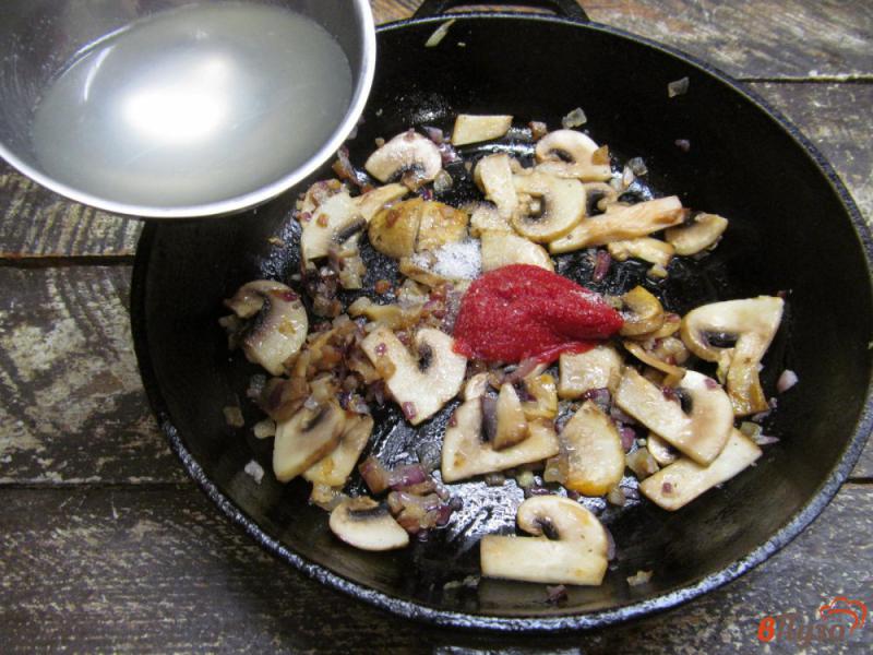 Фото приготовление рецепта: Запеченные макароны с грибами под соусом бешамель шаг №4