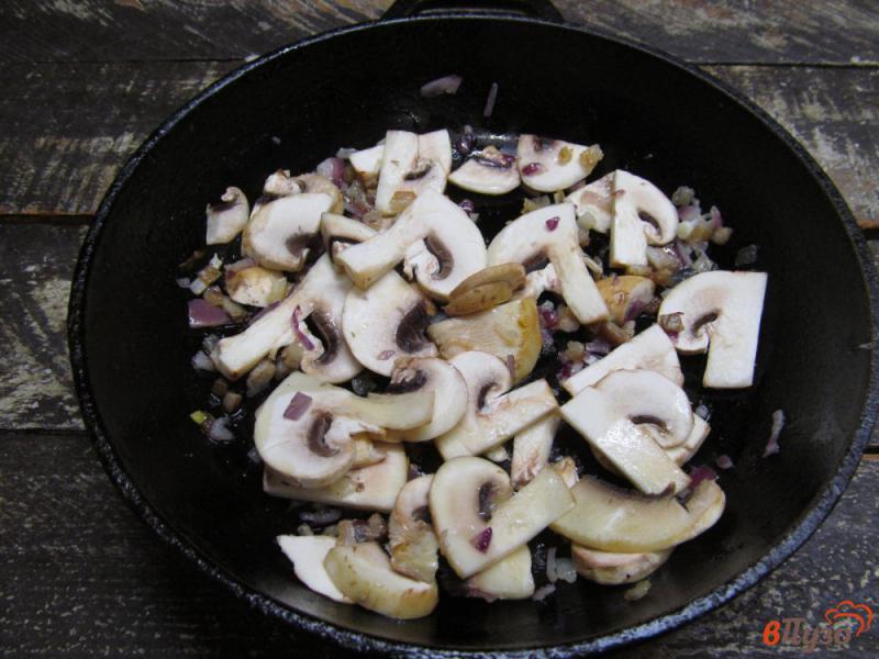 Фото приготовление рецепта: Запеченные макароны с грибами под соусом бешамель шаг №3