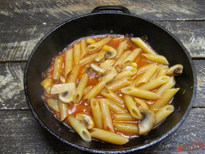 Фото приготовление рецепта: Запеченные макароны с грибами под соусом бешамель шаг №5