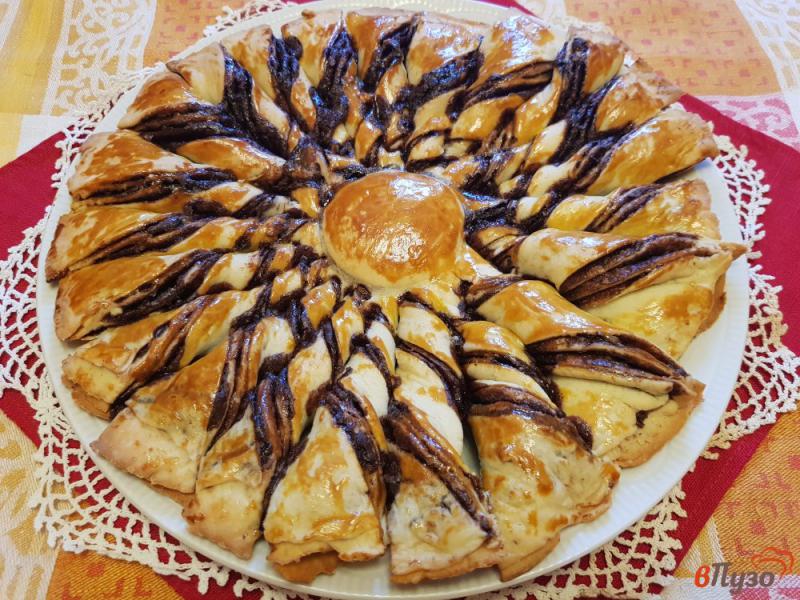 Фото приготовление рецепта: Пирог с шоколадной пастой из дрожжевого теста шаг №20