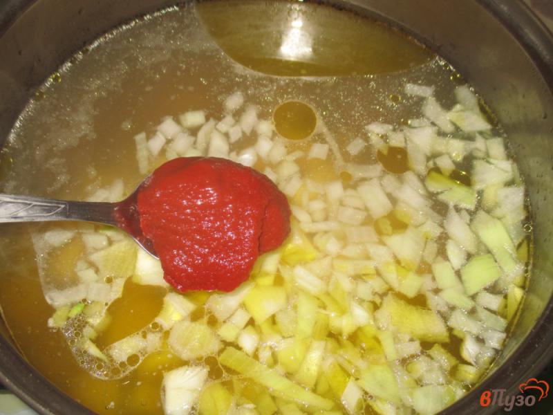 Фото приготовление рецепта: Суп из утиных шеек с галушками шаг №3