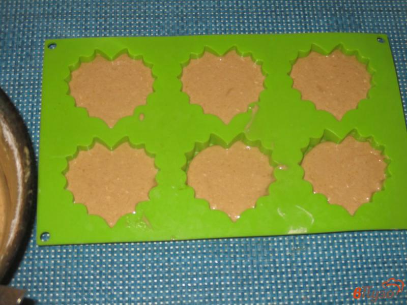 Фото приготовление рецепта: Кексы шоколадные с кокосовой стружкой шаг №7