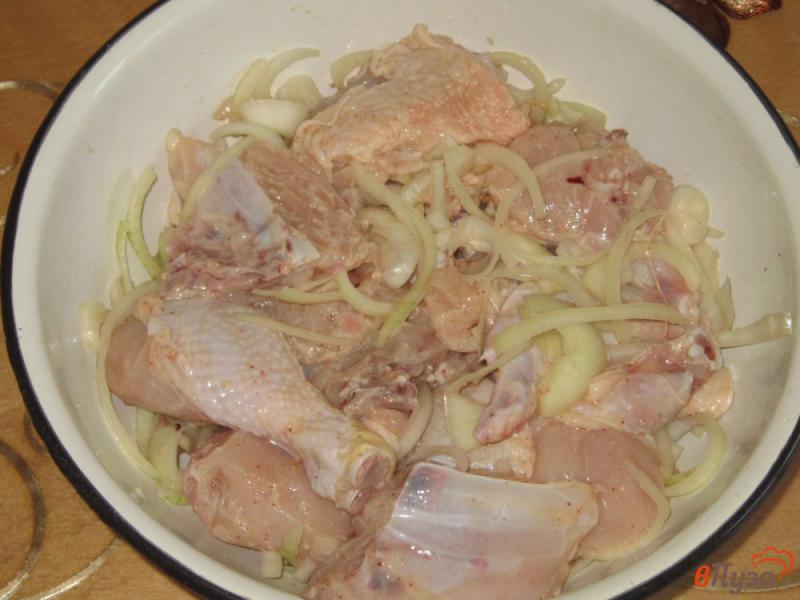 Фото приготовление рецепта: Курица жареная на сковороде в классическом маринаде шаг №4