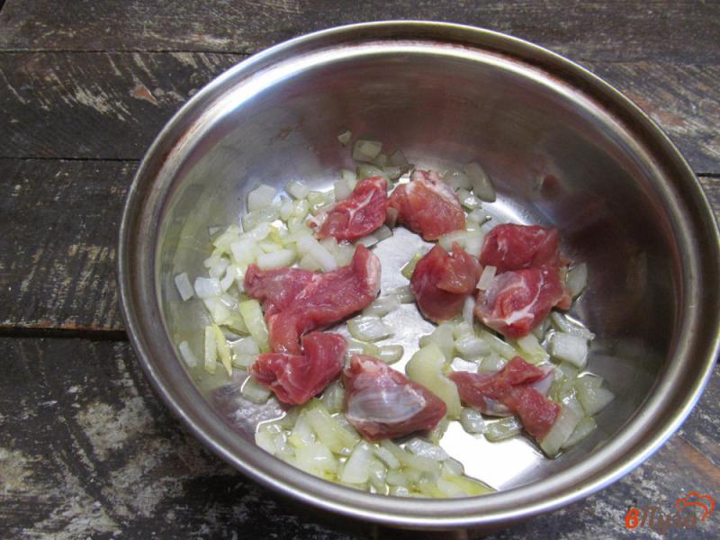 Фото приготовление рецепта: Свинина с картошкой и капустой шаг №1