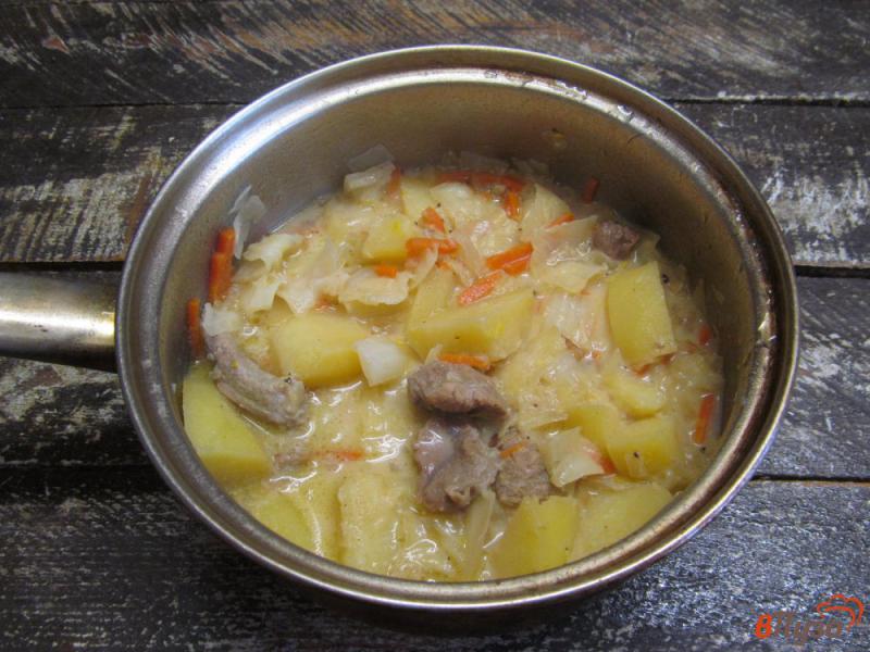 Фото приготовление рецепта: Свинина с картошкой и капустой шаг №10